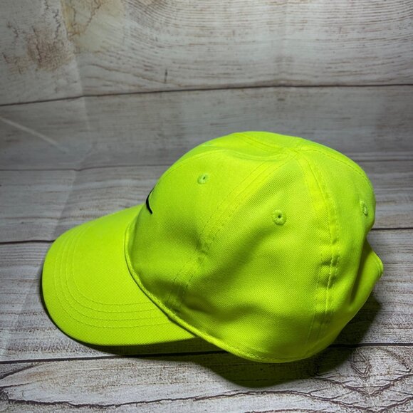 Nike Baseball Hat Kids CHILDREN Size 4-7 Neon Logo Adjustable Snap Back - Picture 2 of 4
